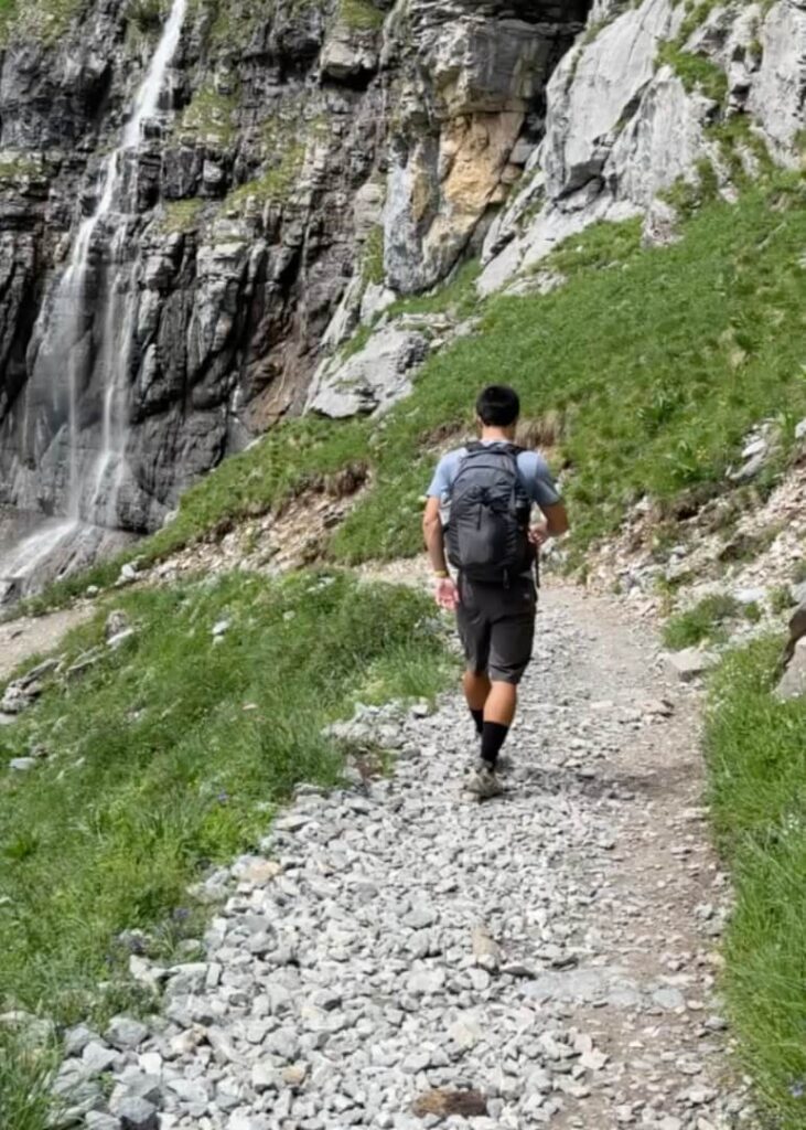 Rocky trails at the Oeschinsee Panorama Weg