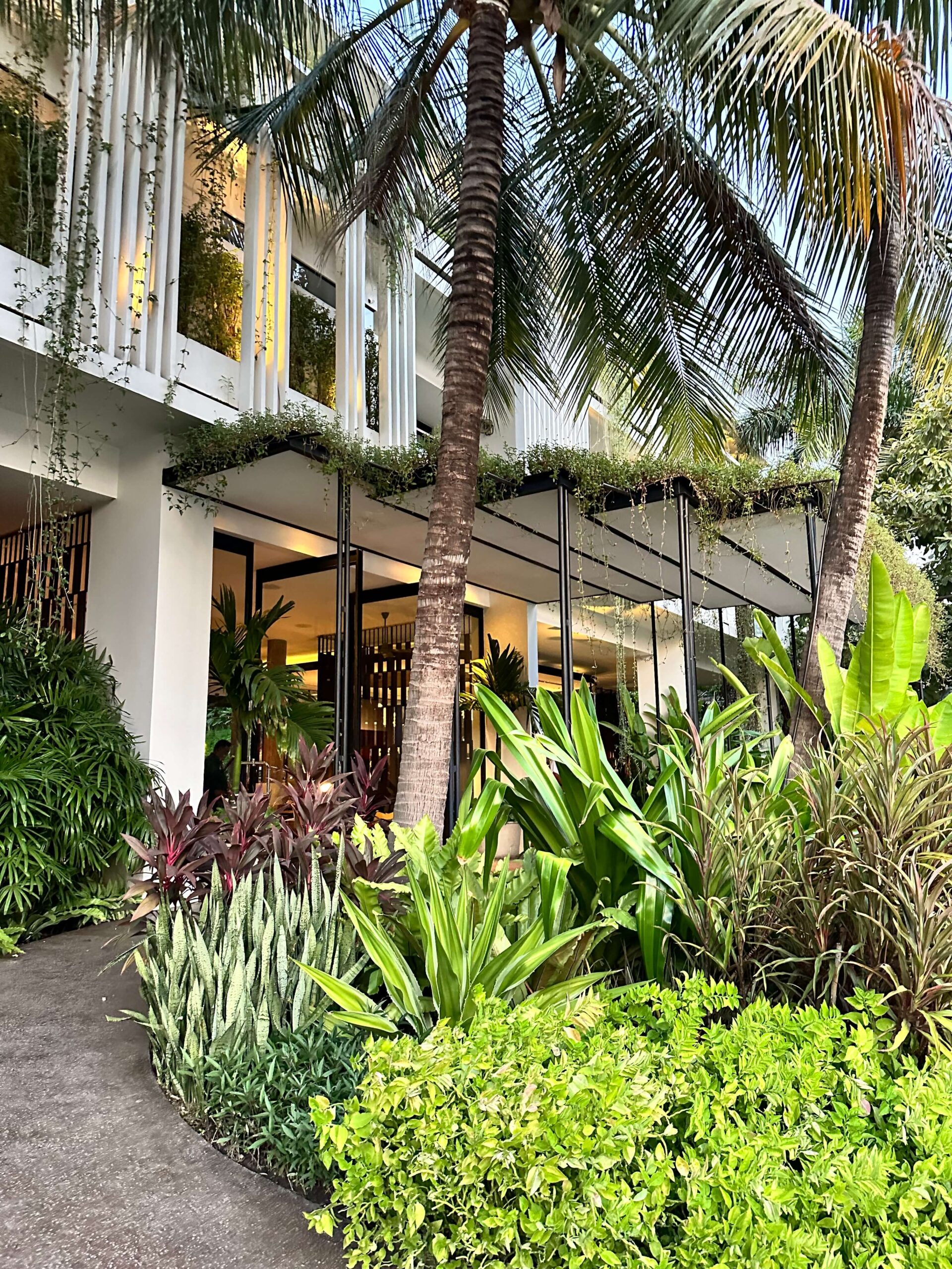 The front entrance of Viroth's Hotel