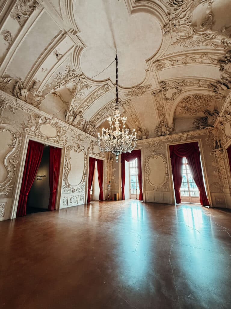 Empty room inside the Venaria Reale