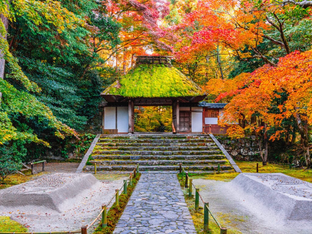 Honen-in temple surrounded by autumn foliage in Higashiyama, Kyoto