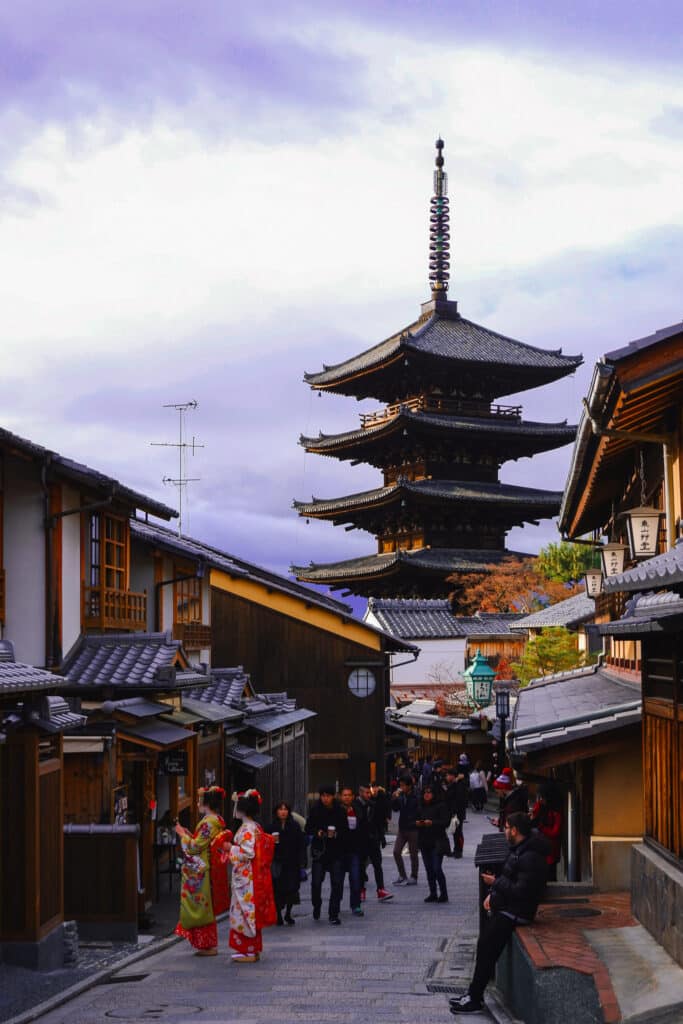 The famous view of the Yasaka Pagoda